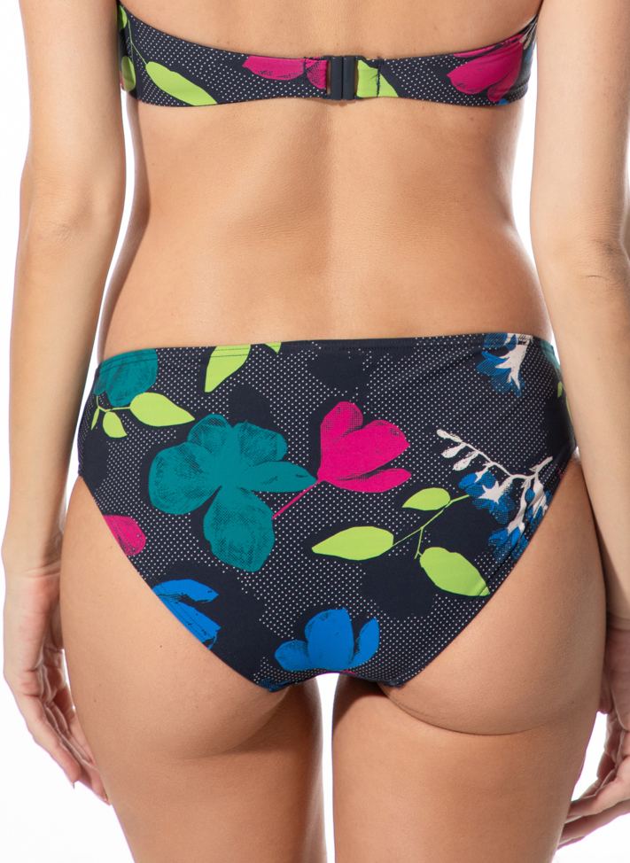 Bekleidung, Bademode, Bikini, Person, Kurze Hose