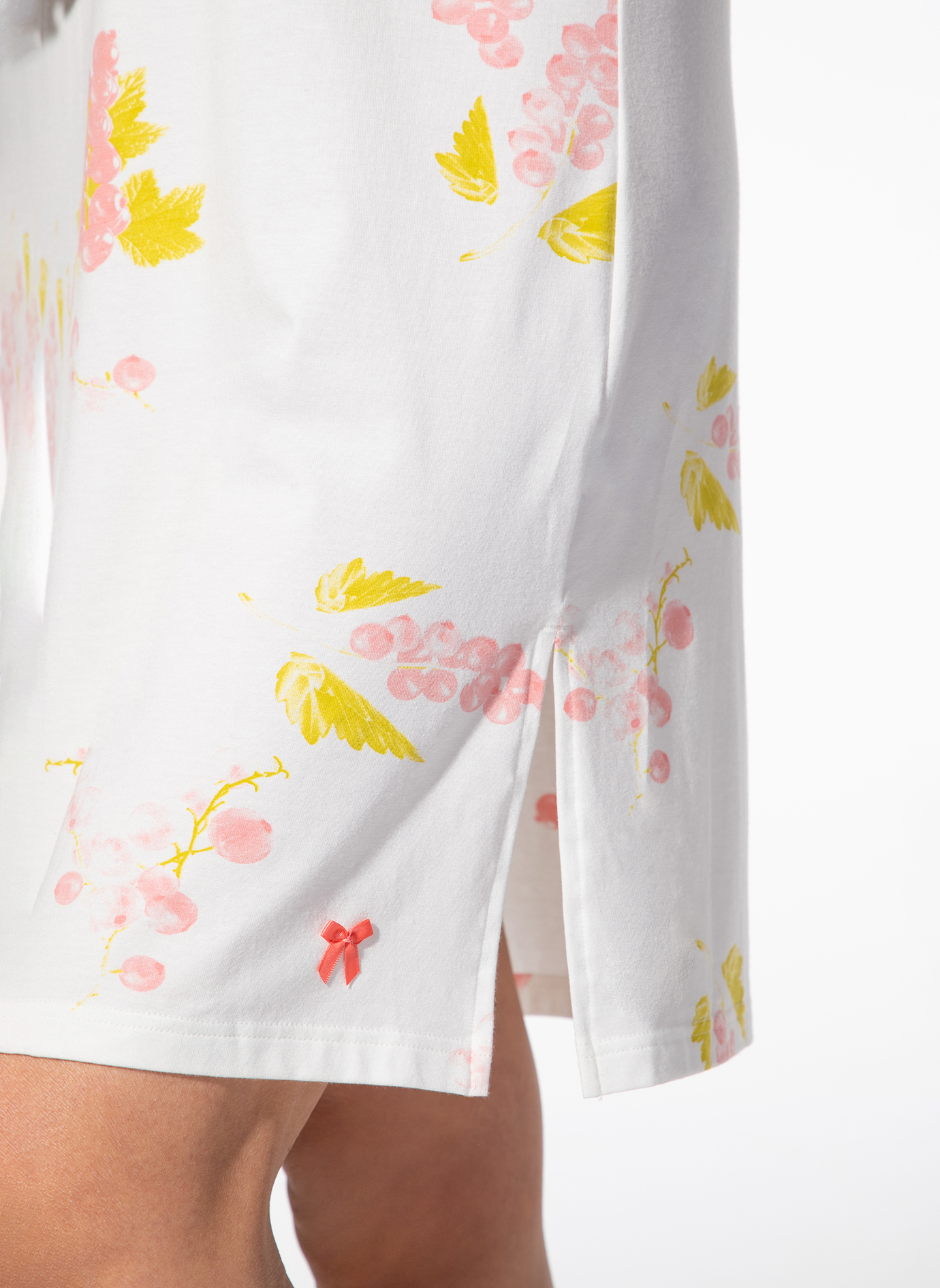 Tunika, Sommerkleid, Blumenmuster, Schlitz, Röschen-Applikation