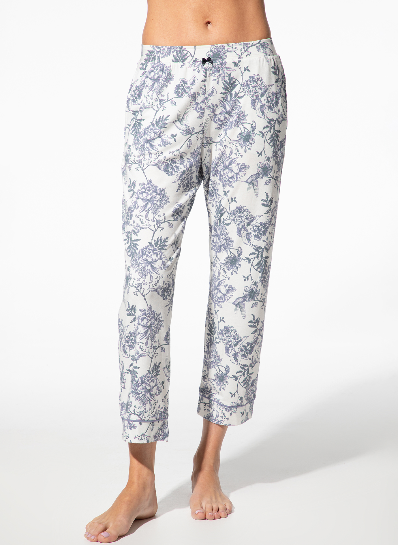 pyjamahosen, blumendruck, kurze beinin, kordelzug, helles farbschema