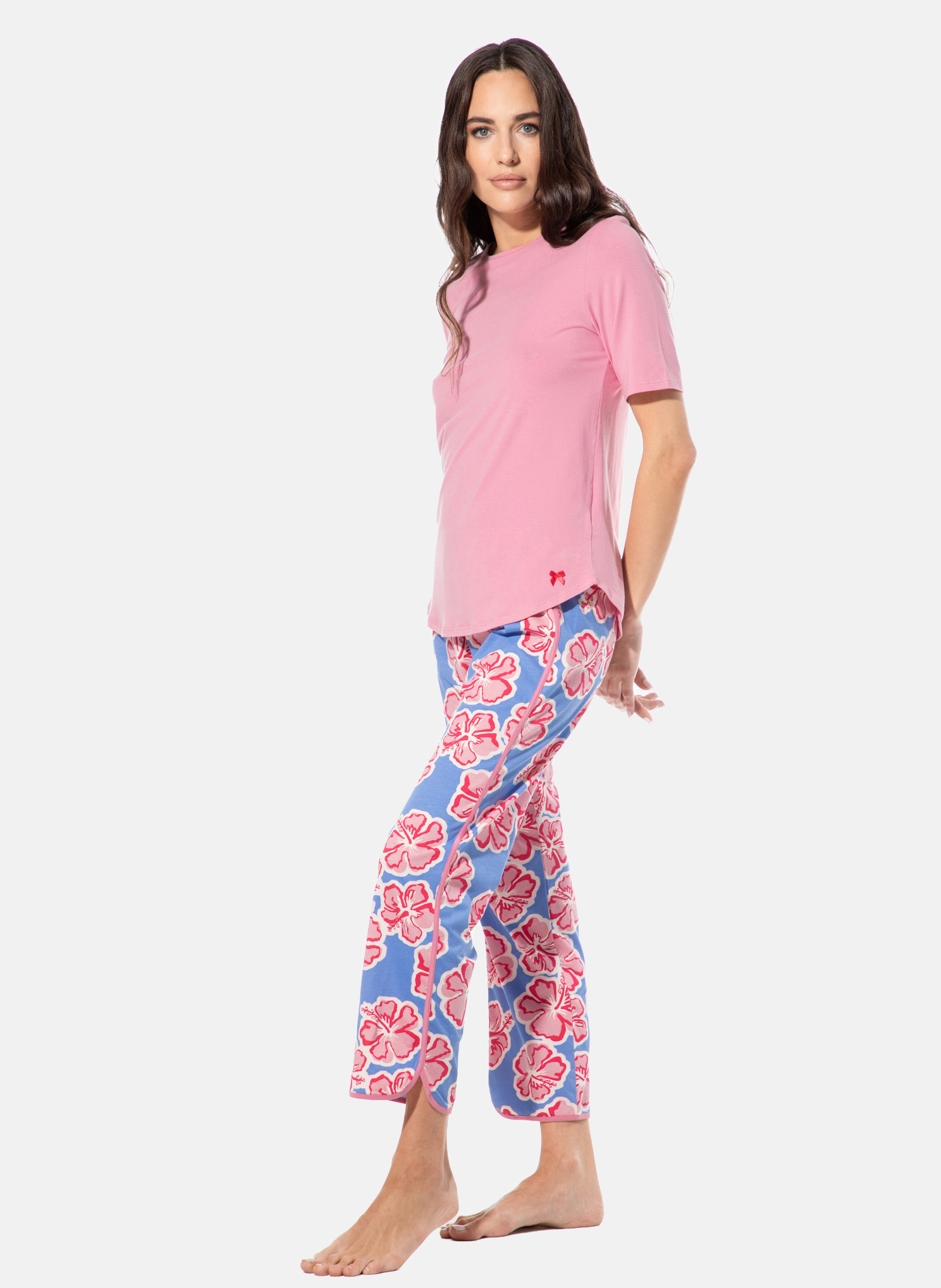 t-shirt, rosa, kurzarm, blumenhose, hose mit floralem muster